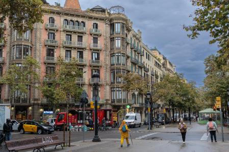 Edificios Eixample donde se están mudando muchos ciudadanos ricos con gran poder adquisitivo.