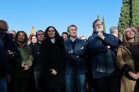 Feijóo, junto a Rajoy y Aznar en la manifestación en Madrid