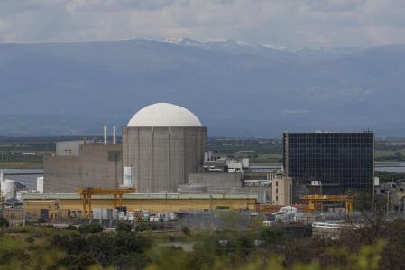 Navalmoral de la Mata (Cáceres), 7/5/2025.- Central nuclear de Almaraz situada enla localidad cacereña de Navalmoral de la Mata, refrigerada por el río Tajo pertenece a las empresas Iberdrola, Naturgy y Endesa que forman la Sociedad Centrales Nucleares Almaraz-Trillo. EFE/ Mariscal