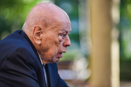 El expresidente de la Generalitat, Jordi Pujol, a su llegada a la izada de la senyera, a 10 de septiembre de 2025, en Barcelona, Catalunya (España). Este acto supone la recuperación de la tradicional izada solemne de la senyera en el Parlament de Catalunya para iniciar los actos de la Diada, un gesto impulsado por el presidente del Parlament, Josep Rull, inspirado en la época de Pasqual Maragall. La bandera ondeará todo el año en un nuevo mástil frente al Parlament y la ceremonia marca el regreso de una tradición institucional que no se celebraba desde 2008.