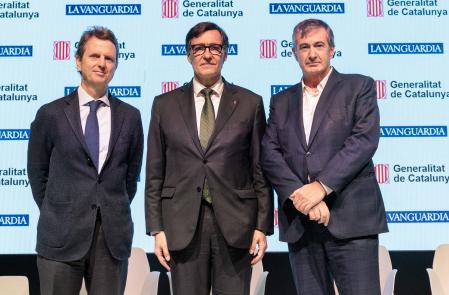 Carlos Godó, presidente ejecutivo de Grupo Godó, Salvador Illa, presidente de la Generalitat y Jordi Juan, director de La Vanguardia