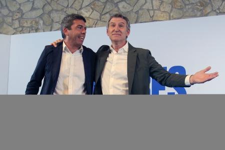 GRAFCVA8063. ALICANTE, 10/06/2025.- El presidente del PP, Alberto Núñez Feijóo, y el presidente del PP de la Comunitat Valenciana y de la Generalitat, Carlos Mazón (i), durante el acto celebrado con militantes en Alicante. EFE/Morell