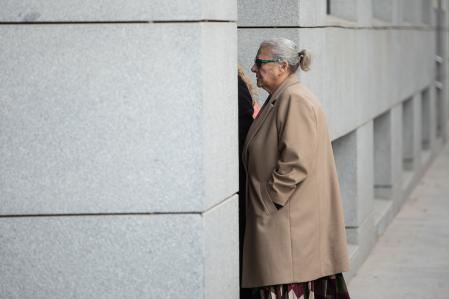 La empresaria Carmen Pano, a su llegada a la Audiencia Nacional de Génova, a 18 de febrero de 2025, en Madrid (España). El juez de la Audiencia Nacional que instruye el 'caso Koldo' toma declaración como testigo a Carmen Pano, la empresaria que dijo haber entregado 90.000 euros en la sede del PSOE de Ferraz en octubre de 2020 por orden del presunto conseguidor de la trama, Víctor de Aldama.
