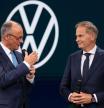 El canciller de Alemania, Friederich Merz, junto al CEO del Grupo Volkswagen, Oliver Blume.