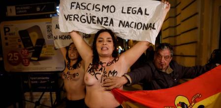 “Señor, que no toque, que no toque”, activistas de Femen irrumpen en la misa por Franco en Madrid
