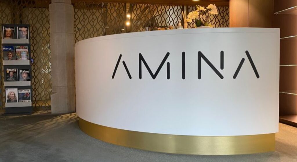 Fotografía de sucursal del AMINA Bank.