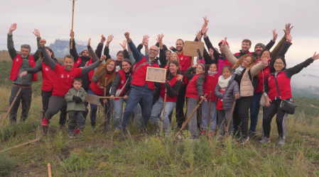 Colaboradores, familias y voluntarios de Cofidis celebran la jornada anual de plantación