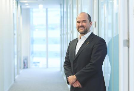 Iván Espinosa, el nuevo hombre fuerte y CEO de Nissan, apuesta por alianzas estratégicas con socios tecnológicos para salir de la crisis.