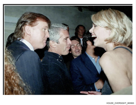 Donald Trump y Jeffrey Epstein, en una de las imágenes entregadas por los herederos de Epstein.