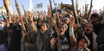 Houthi supporters in Yemen brandish weapons during a demonstration marking Independence Day, the anniversary of the end of British rule in southern Yemen in 1967, in the Houthi-controlled Yemeni capital Sanaa on November 30, 2025. (Photo by Mohammed HUWAIS / AFP)