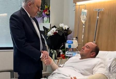 El primer ministro australiano Anthony Albanese deseaba hoy una pronta recuperación a Ahmed el Ahmed, el frutero de origen sirio -y expolicía- que salvó muchas vidas al desarmar a uno de los pistoleros