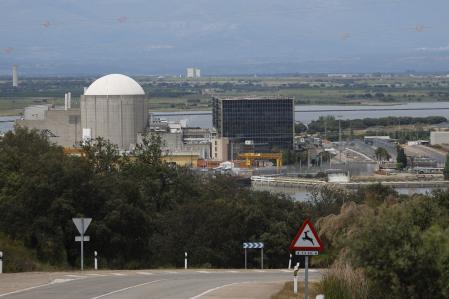 Navalmoral de la Mata (Cáceres), 7/5/2025.- Central nuclear de Almaraz situada enla localidad cacereña de Navalmoral de la Mata, refrigerada por el río Tajo pertenece a las empresas Iberdrola, Naturgy y Endesa que forman la Sociedad Centrales Nucleares Almaraz-Trillo. EFE/ Mariscal