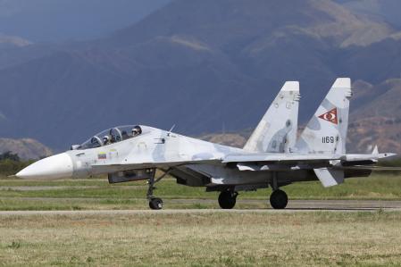 Venezuela activa mecanismos multilaterales contra el cierre de su espacio aéreo por parte de Trump