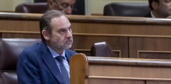 El diputado del Grupo Mixto José Luis Ábalos, durante una sesión plenaria en el Congreso de los Diputados, a 11 de noviembre de 2025, en Madrid (España). El pleno acoge hoy el debate de totalidad de la reforma del Estatuto de Autonomía de Castilla-La Mancha, la toma en consideración de una proposición de ley sobre medidas fiscales contra la especulación inmobiliaria; y el debate y votación de proposiciones no de ley y mociones.