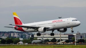 Iberia incrementa un 57% su oferta de plazas hacia Andalucía desde este martes hasta el domingo