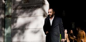 El empresario Víctor de Aldama a su llegada al interrogatorio del juez instructor del 'caso Koldo', en la Audiencia Nacional, a 27 de noviembre de 2025, en Madrid (España). Aldama es interrogado por ser el presunto conseguidor de las mascarillas adjudicadas durante la pandemia del coronavirus por el Gobierno canario, entonces presidido por el actual ministro de Política Territorial y Memoria Democrática, Ángel Víctor Torres.