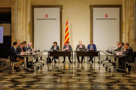 el presidente de la Generalitat, Salvador Illa, mantendrá una reunión con agentes económicos y sociales con los que compartirá los detalles del acuerdo. En el encuentro también asistirán el consejero de la Presidencia, Albert Dalmau, y la consejera de Economía Alicia Romero ￼