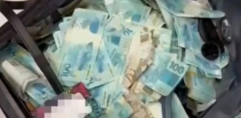 Arrojan una maleta con 82.000 dólares por la ventana durante un operativo anticorrupción