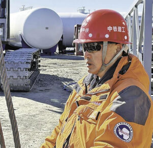 Con el equipo chino detrás de la Estación Qinling, un moderno centro de investigación en la Antártida