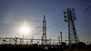 El fin de las borrascas dispara un 500% el precio de la luz, que alcanza los 26,78 euros por MWh