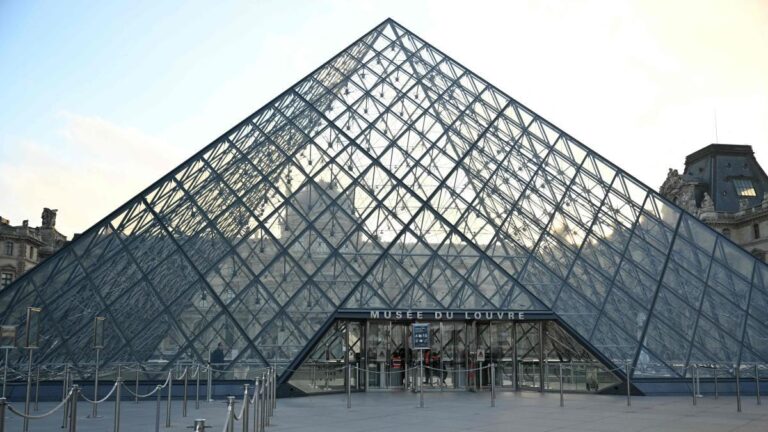 El Museo del Louvre cierra varias salas al sufrir daños por una inundación