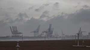 El puerto de València cierra por las condiciones meteorológicas adversas