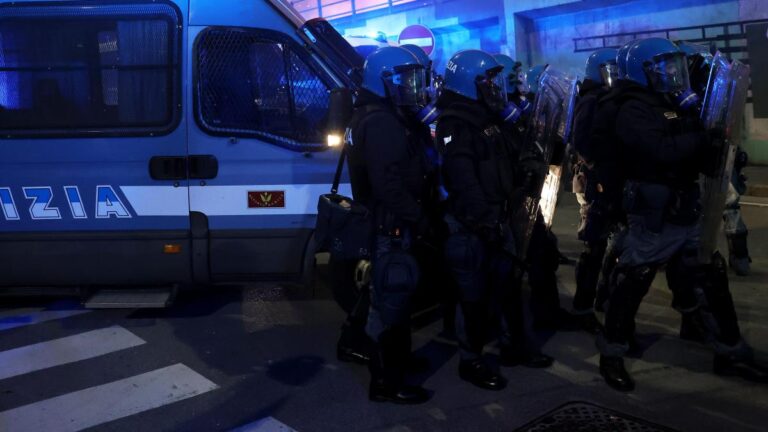 Espectacular asalto con explosiones y tiroteos a dos furgones blindados en Italia