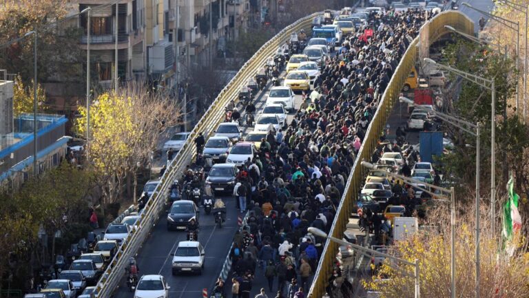Irán admite el derecho a protestar de los estudiantes pero pone “líneas rojas”