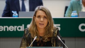 La patronal plantea modificar los complementos salariales de las bajas para reducir su número