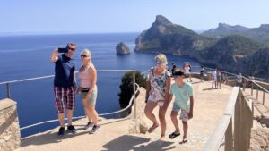 Prohens aparca la subida de la ecotasa tras un año de crecimiento turístico moderado