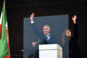 Reza Pahlevi convoca a más de 250.000 personas en Munich contra el régimen en Irán