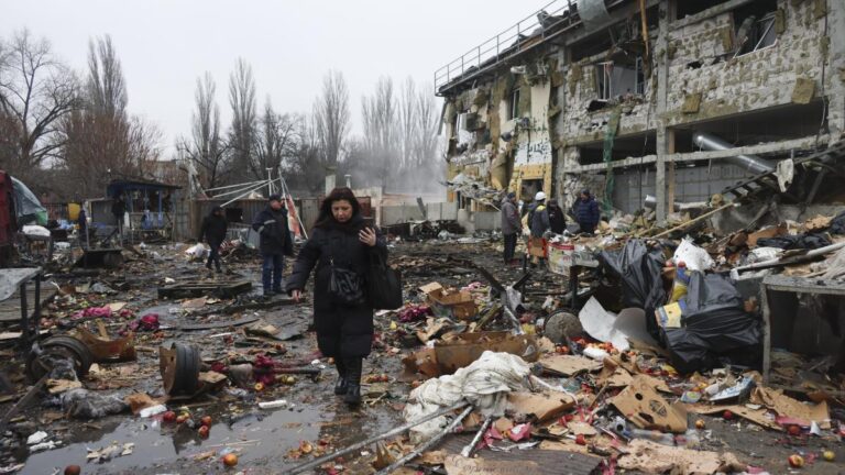 Rusia ataca con cientos de drones y misiles balísticos la red eléctrica de Kyiv, Dnipró y Odesa