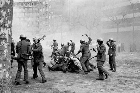 1 de febrero de 1976.Manifestación pro amnistía duramente reprimida en Barcelona por la policía. Imagen del paseo de Sant Joan