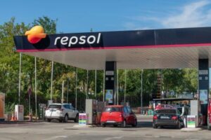 ¿Cómo ahorrar al repostar? Repsol aumenta sus descuentos en combustibles hasta el 6 de abril
