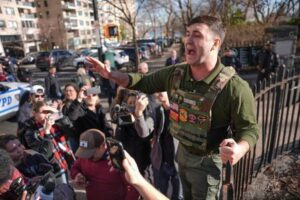 Dos detenidos por su lealtad al Estado Islámico tras tratar de lanzar bombas contra una protesta de ultras