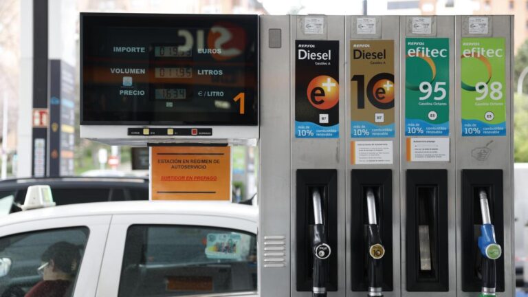 El IVA de los carburantes, la electricidad y el gas baja del 21% al 10%