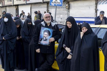 El presidente iraní, el jefe del Poder judicial y un jurista asumen el liderazgo de Irán