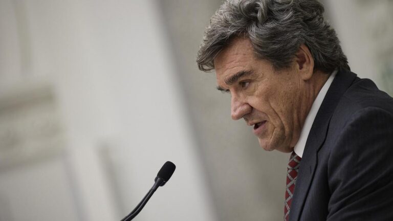 Escrivá cree que el BCE mantendrá los tipos pese a los riesgos por la crisis de Oriente Medio