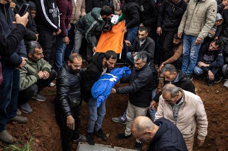 Fuerzas israelíes asesinan a dos niños y a sus padres en Cisjordania