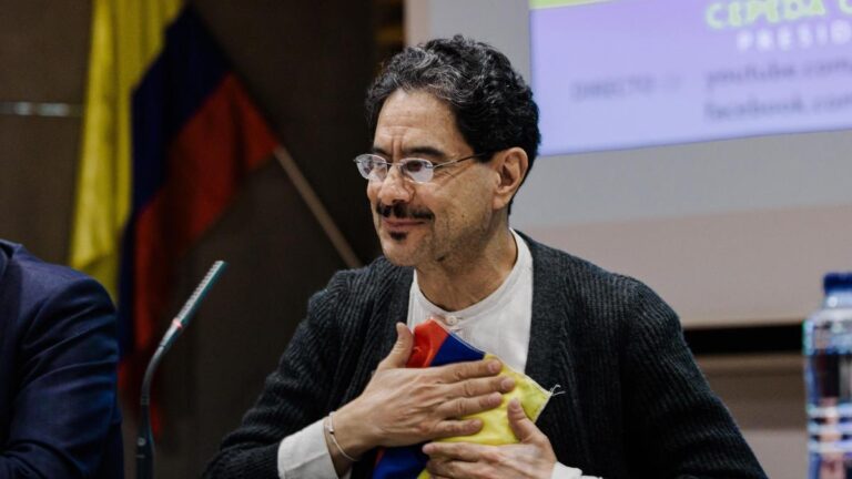 Guerra sucia “made in USA” contra Gustavo Petro y su candidato presidencial Iván Cepeda