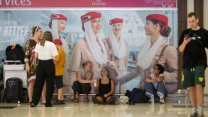 Las restricciones de vuelos por la crisis en Irán se mantienen y provocan cancelaciones en todo el mundo