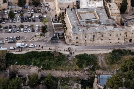 Los restos de un misil iraní caen cerca del muro de las Lamentaciones y la mezquita de Al Aqsa