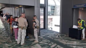 Más de 650 españoles llegarán hoy a Madrid y Barcelona evacuados de Oriente Medio