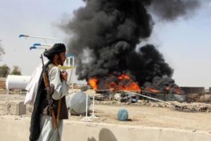 Pakistán vuelve a bombardear Kabul y los talibanes le acusan de atacar un centro médico