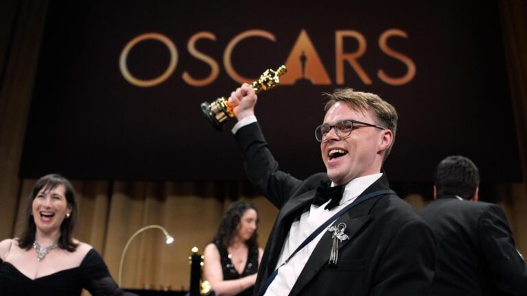 Rusia califica de “agente extranjero” al director del documental “Mr Nobody contra Putin”, ganador del Oscar