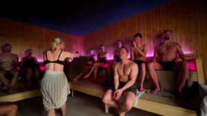 Sauna, hielo y política: la campaña más inusual en Dinamarca