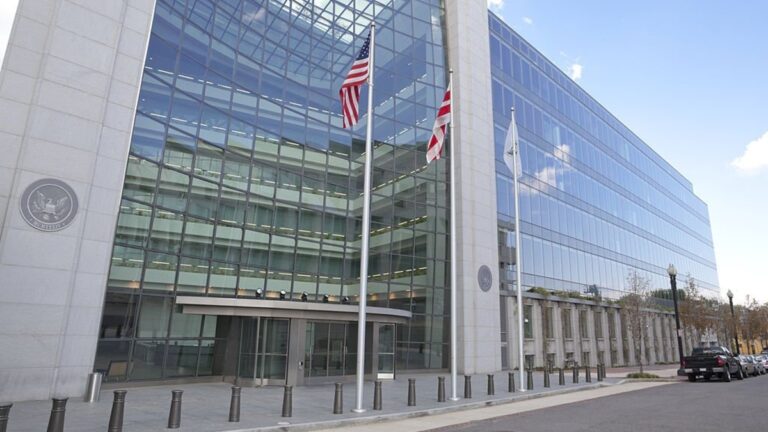 SEC propone excluir a bitcoin y criptomonedas de normas para títulos valores