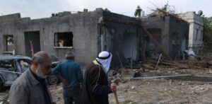 Última hora de la guerra en Irán y ataques de EE.UU. e Israel | Estados Unidos afirma que Jamenei está “herido” y “desfigurado”