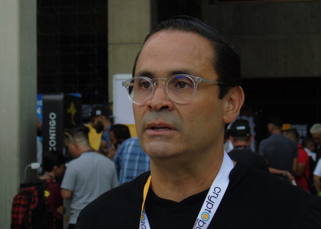 Fotografía del CEO de Cryptobuyer Venezuela, Eleazar Colmenares.
