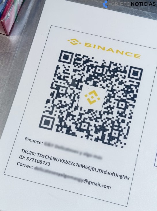 Fotografía del QR de la cuenta de Binance de un negocio en Caracas.
